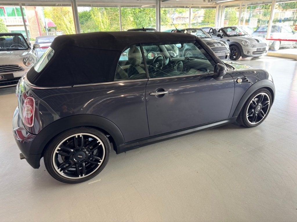 Mini 1.6 ONE Cabrio 2014 Grijs, Auto's, Voorwielaandrijving, Beige, Cabriolet, 4 stoelen