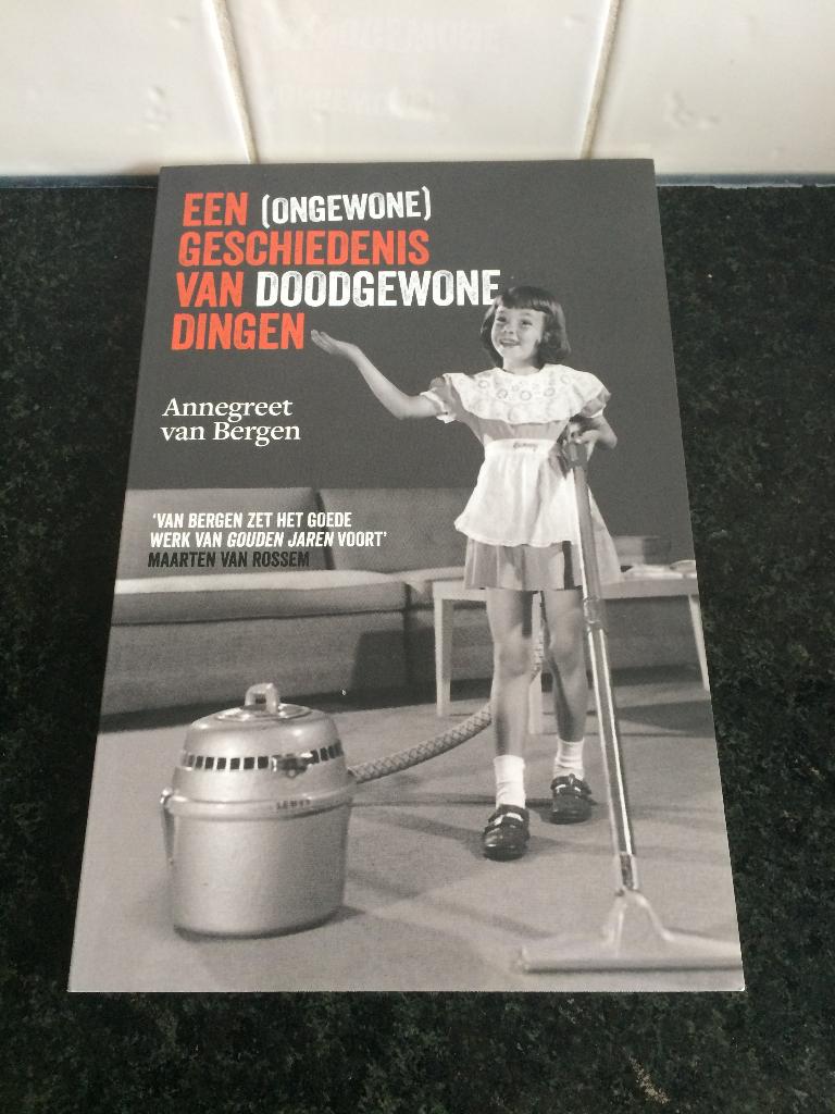 een ongewone geschiedenis van doodgewone dingen van Bergen, Europa, Ophalen of Verzenden, Zo goed als nieuw, Annegreet van Bergen