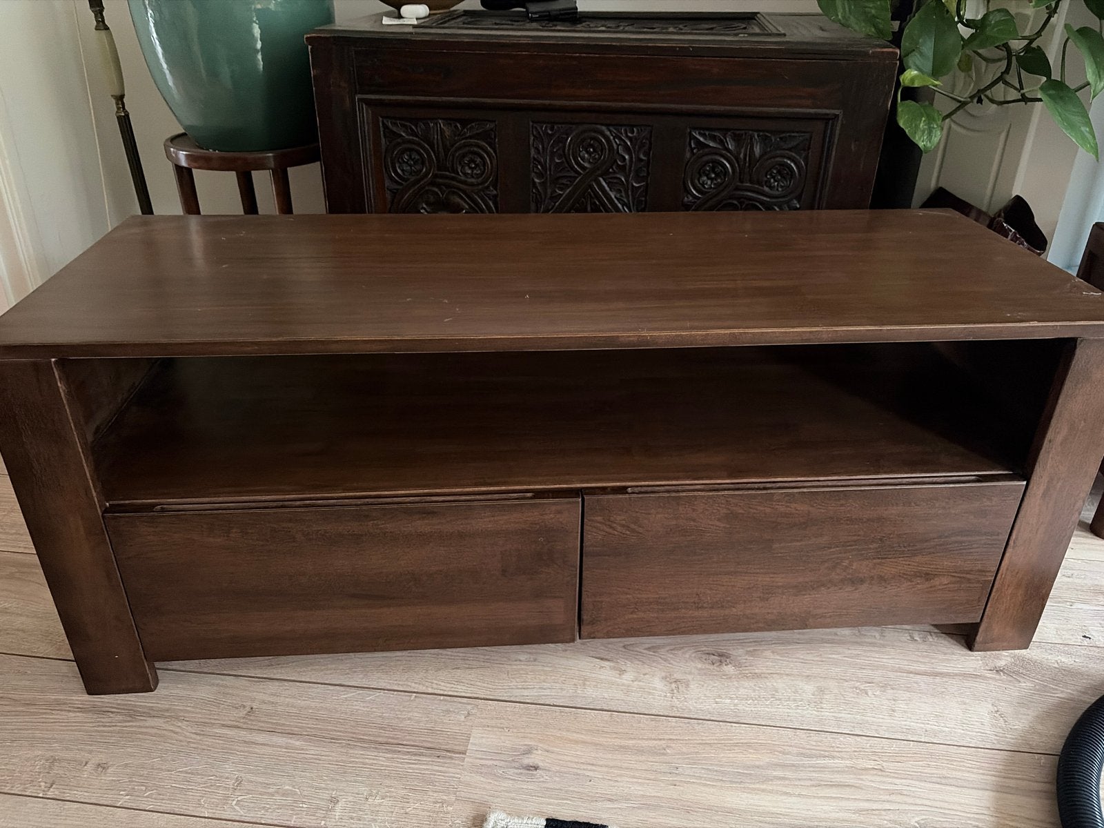 Donkerbruin houten tv-meubel met lades, Huis en Inrichting, Woonaccessoires | Cd- en Dvd-rekken, Ophalen, Gebruikt, 25 tot 75 discs