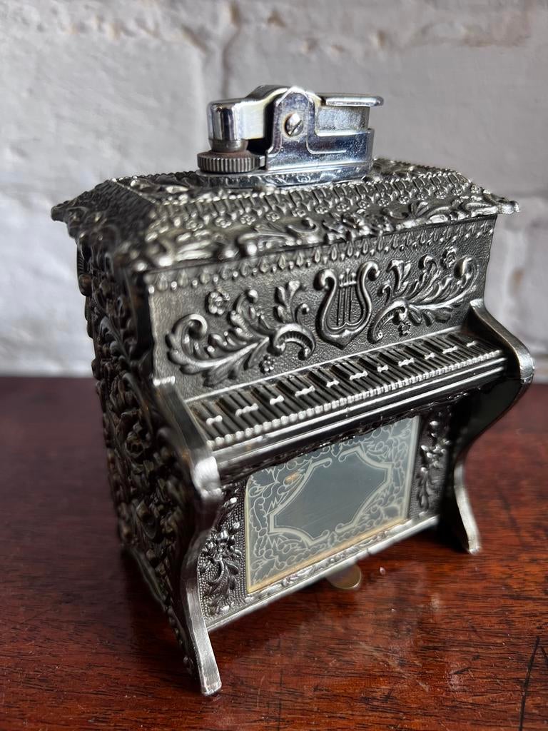 Vintage Speeldoos Aansteker Piano - Decoratief en Functionee, Verzamelen, Rookartikelen, Aanstekers en Luciferdoosjes, Gebruikt