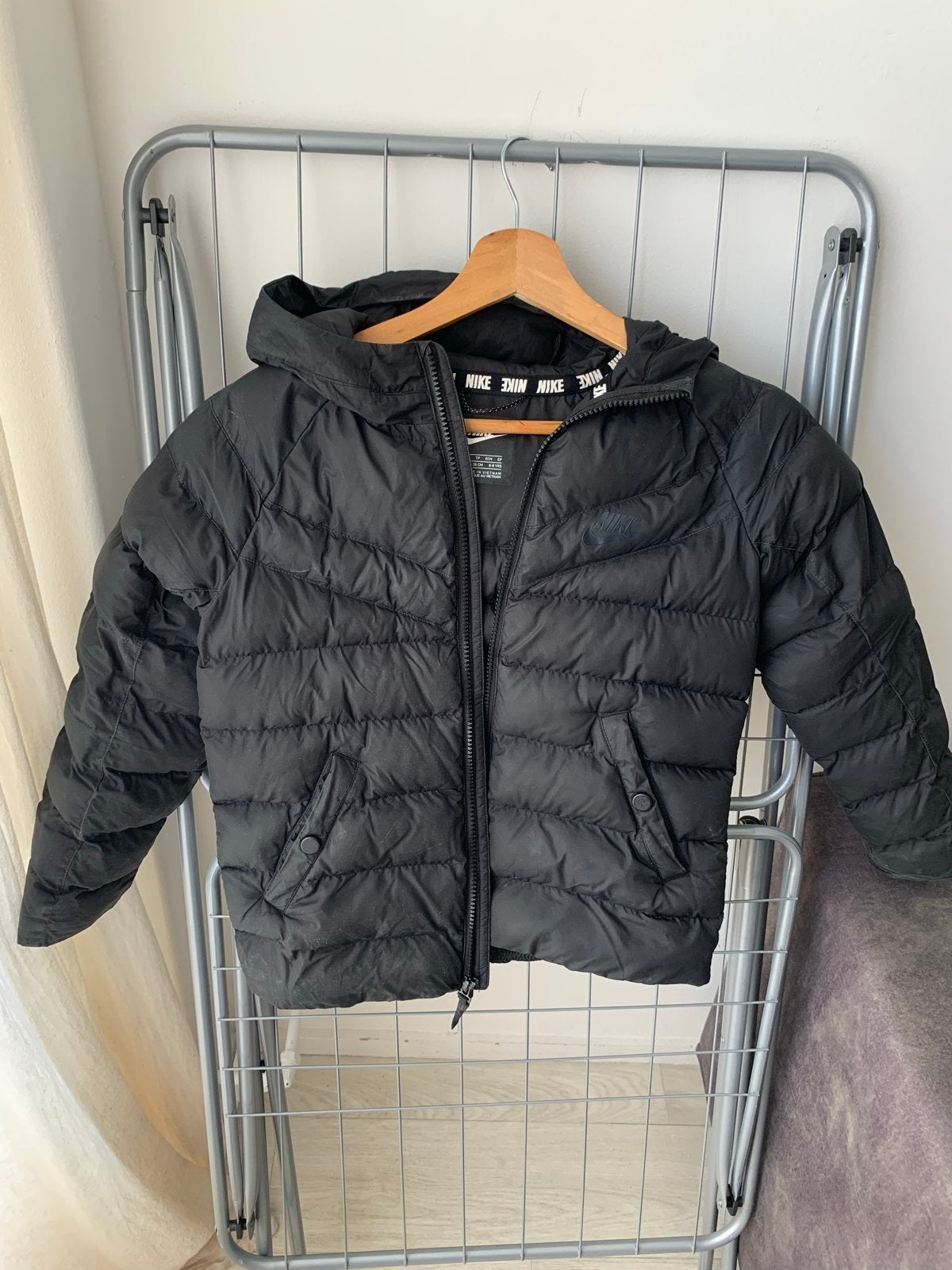 Nike Puffer Jas Zwart - Maat 122-128 (6-8 jaar), Ophalen of Verzenden, Zo goed als nieuw, Jongen of Meisje, Jas
