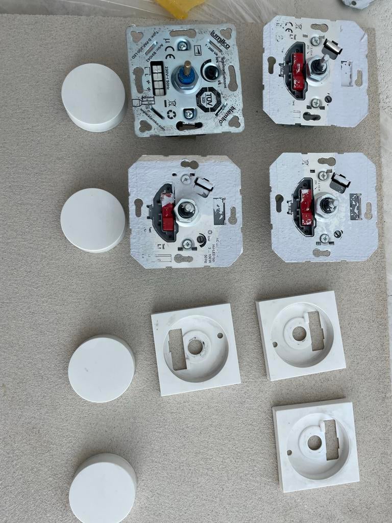 GIRO en Klemko D-PAF 200-LED Dimmers (4 stuks), Ophalen, Zo goed als nieuw, Schakelaar