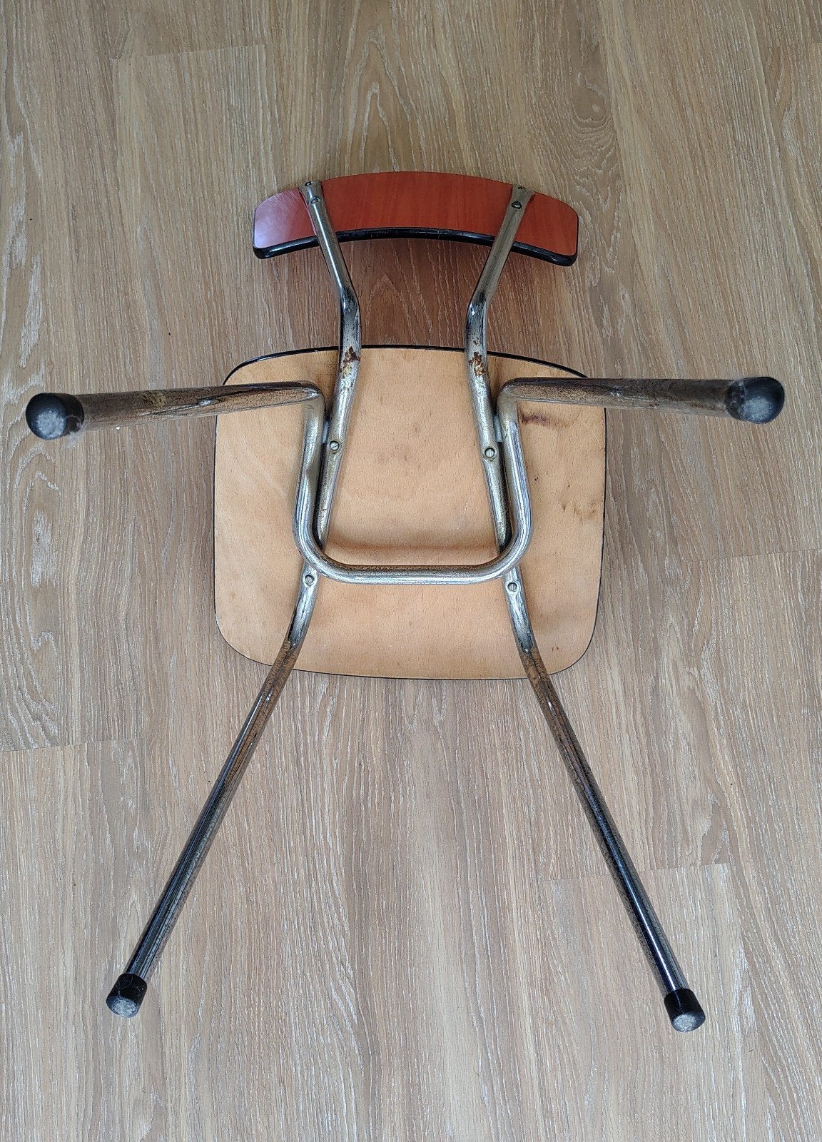Vintage stoel met oranje formica zitting en rugleuning, Huis en Inrichting, Stoelen, Ophalen, Overige materialen, Gebruikt, Overige kleuren