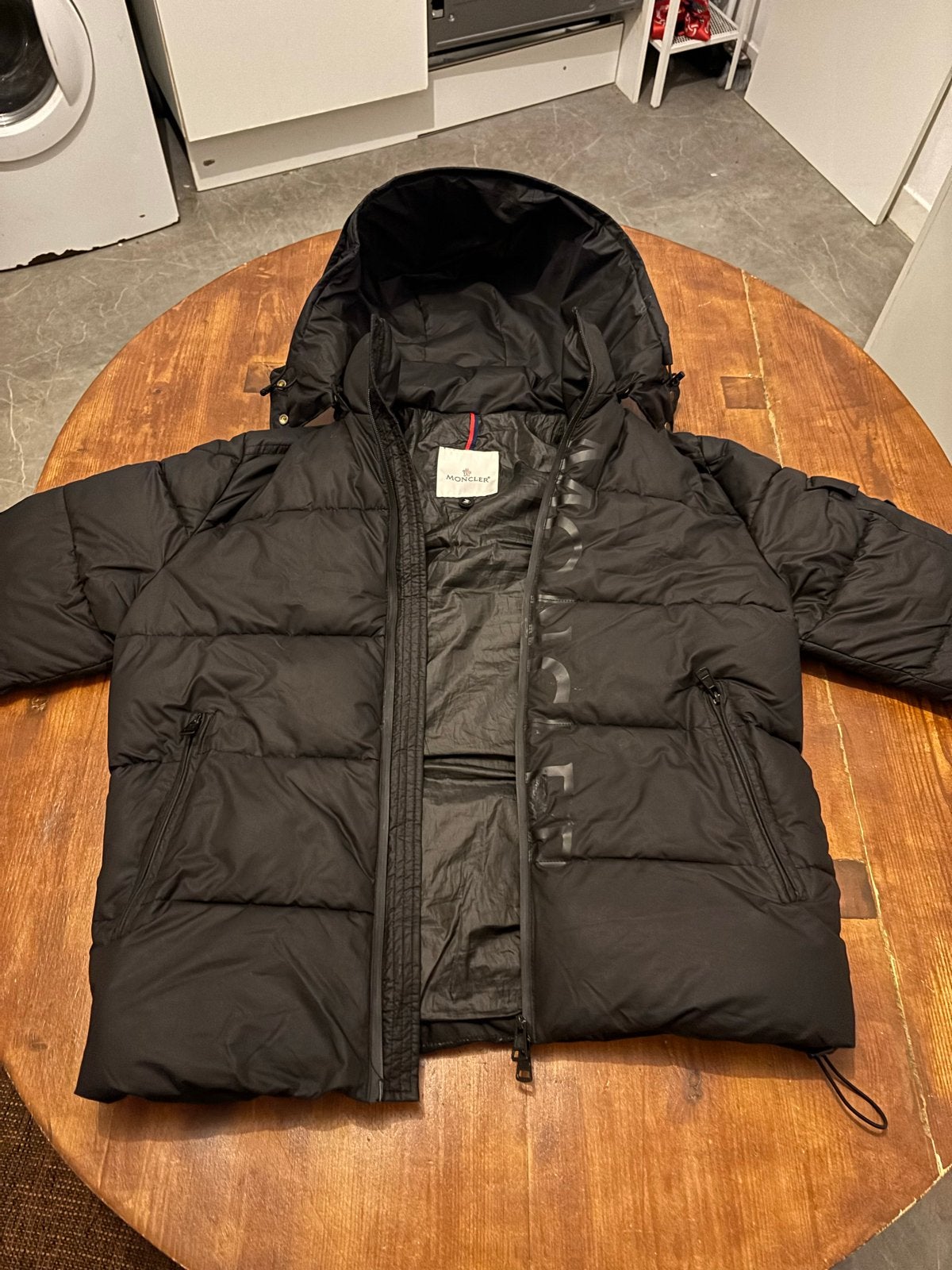 Moncler Puffer Jas Zwart Maat M, Ophalen of Verzenden, Zo goed als nieuw, Maat 48/50 (M), Zwart