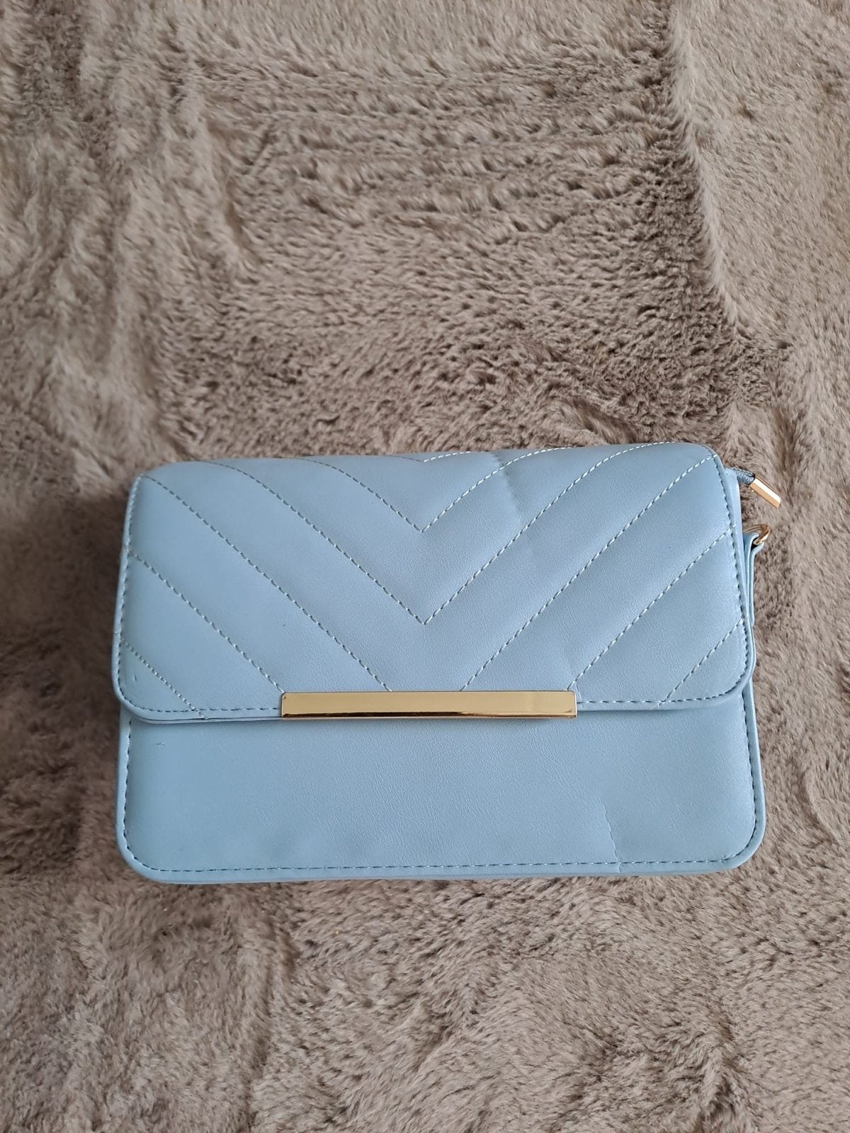 Lichtblauwe schoudertas met goudkleurige accenten, Sieraden, Tassen en Uiterlijk, Tassen | Damestassen, Ophalen, Zo goed als nieuw