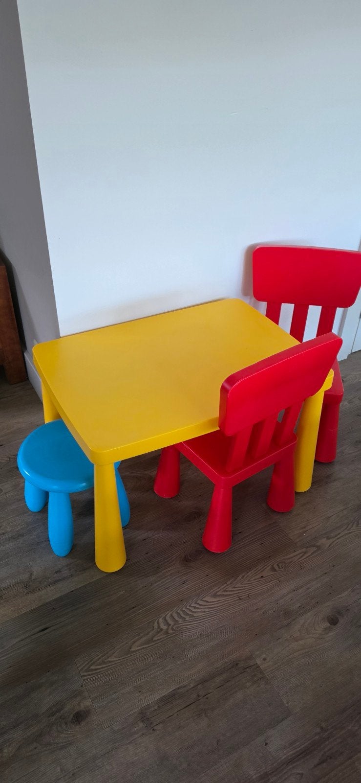 Kinder speeltafel met stoelen en krukje, Ophalen, Zo goed als nieuw, Tafel(s) en Stoel(en)
