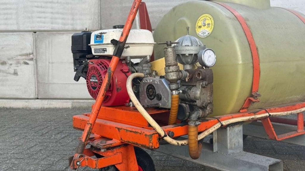 Douven spuit met Honda, Niet ingevuld, Niet ingevuld, Niet ingevuld