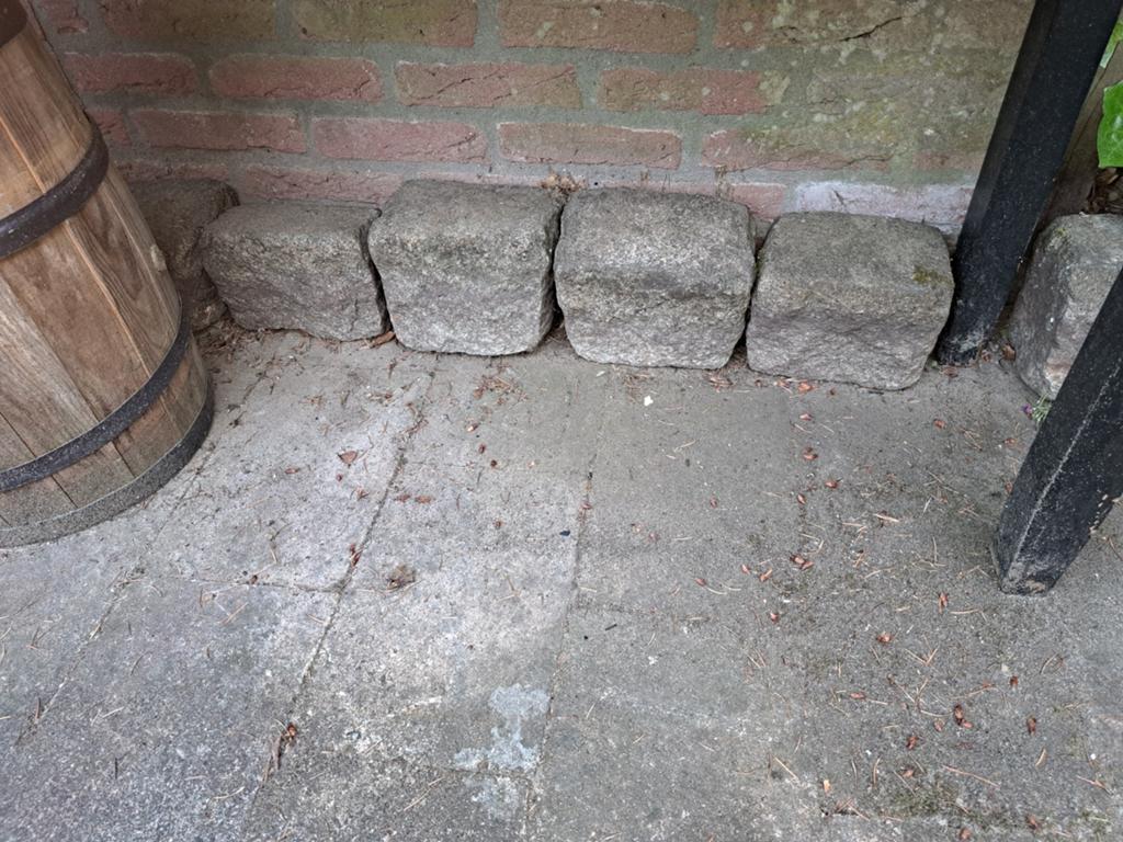 Basaltstenen 30 stuks ongeveer, Ophalen of Verzenden, Gebruikt, Beton, Overige typen