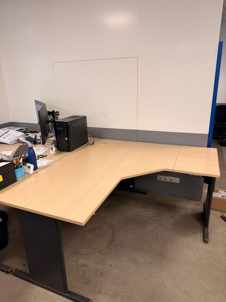 Zit/ sta hoek bureau 5x Niet werkend, Zit-sta bureau, Gebruikt, Hout, 180 cm