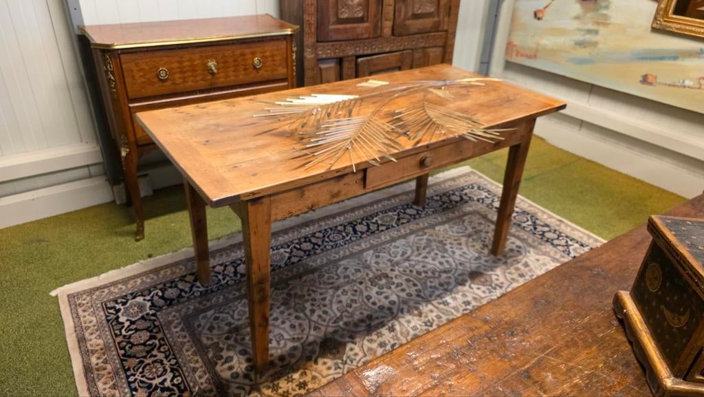 40 Antieke Eetkamertafels: tot 3 meter € 200, Ophalen
