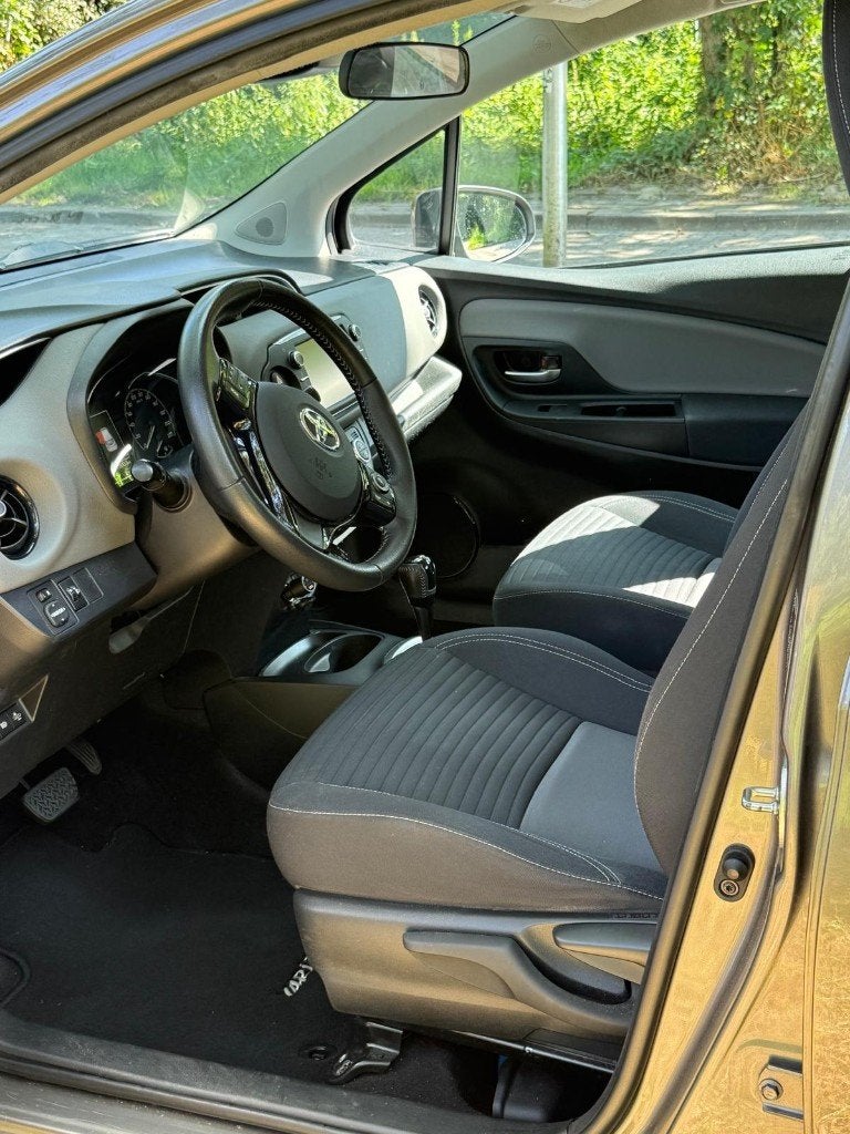 Toyota Yaris Hybrid 2020 | Cam. | Cruise Ctrl | APK 2028, Auto's, Dealer onderhouden, Stof, 4 cilinders, Yaris