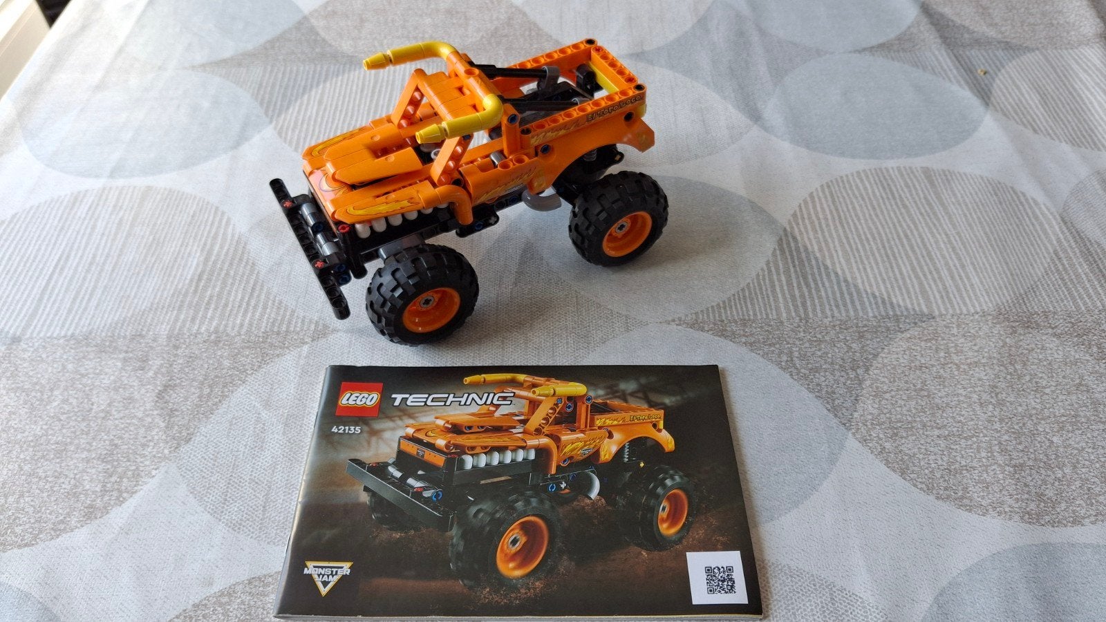LEGO Technic Monster Jam El Toro Loco en Grave Digger, Ophalen of Verzenden, Gebruikt
