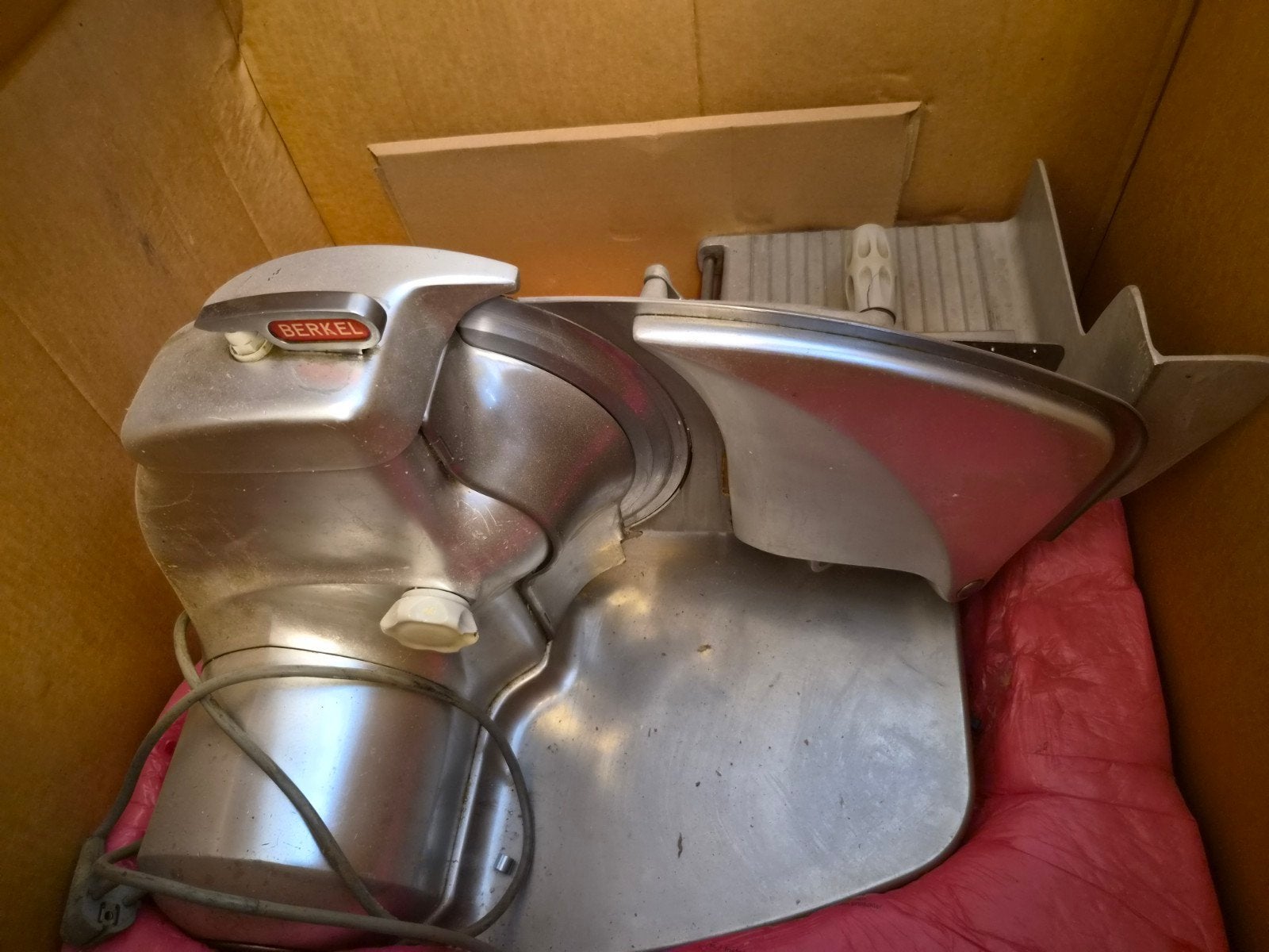 Berkel snijmachine, Ophalen
