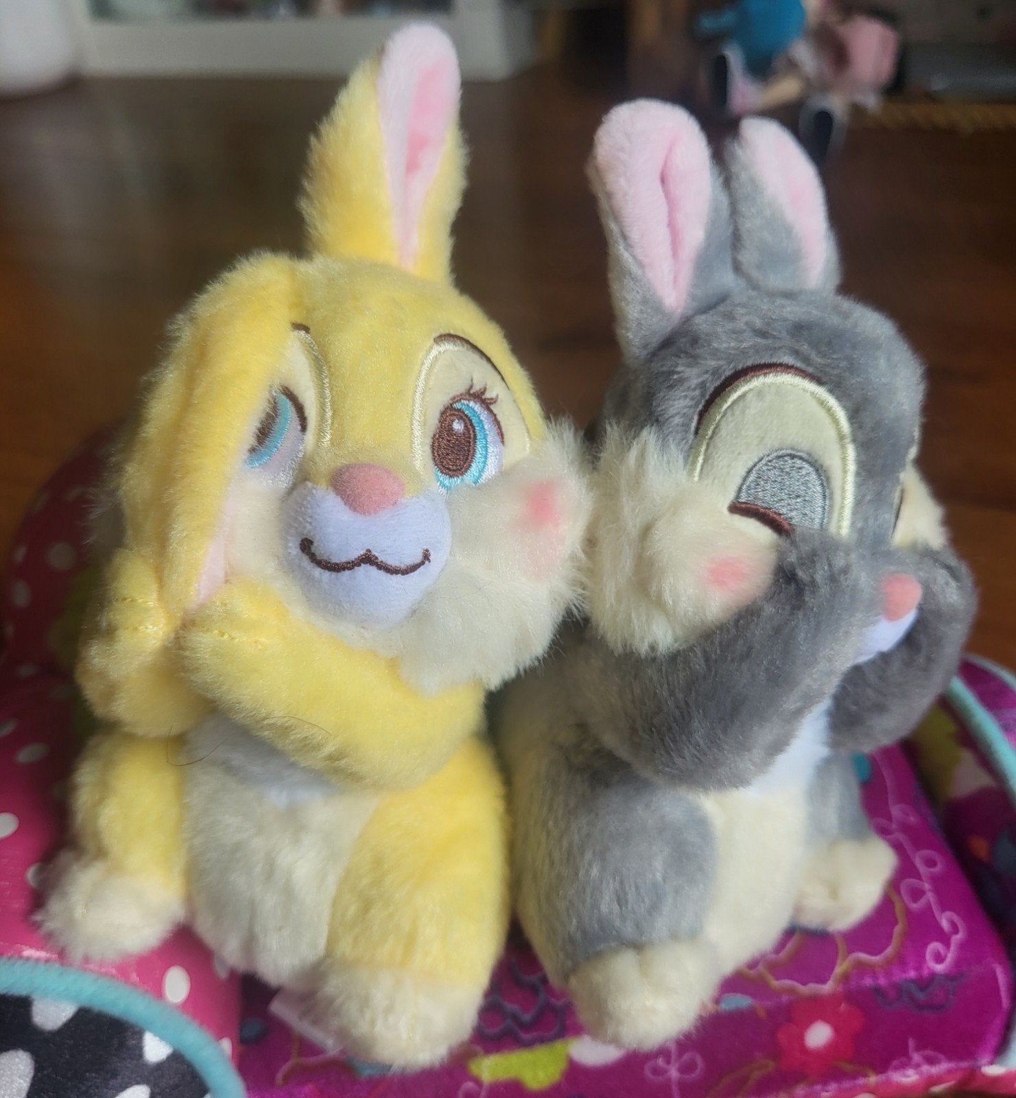 2 stuks nieuw met kaartjes, disneyland shanghai stampertje., Ophalen of Verzenden, Overige figuren, Nieuw, Knuffel