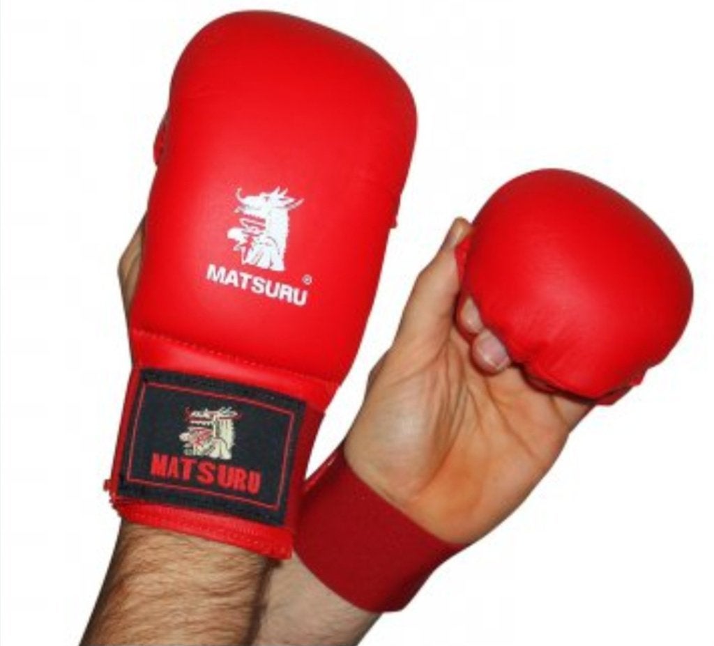 Matsuru karate vuistbeschermers rood, Vechtsportbescherming, Zo goed als nieuw, Karate, Maat M