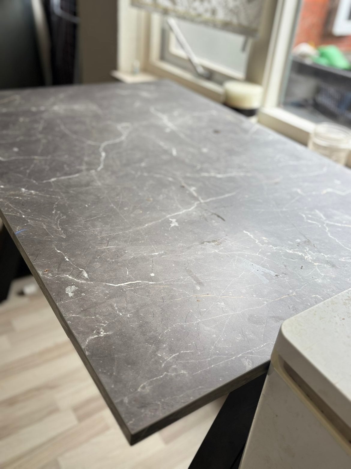 Zwarte eettafel met marmerlook, Ophalen, Overige materialen, 100 tot 150 cm, 50 tot 100 cm