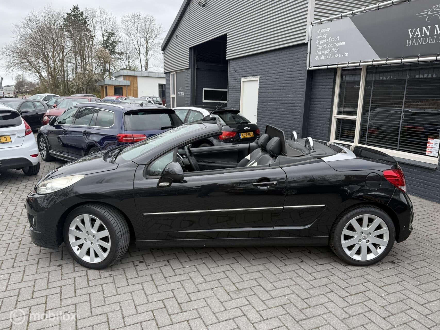 Peugeot 207 CC 1.6 VTi Noir & Blanc, Clima, Cruise, leder, A, Euro 5, Gebruikt, Zwart, 4 cilinders