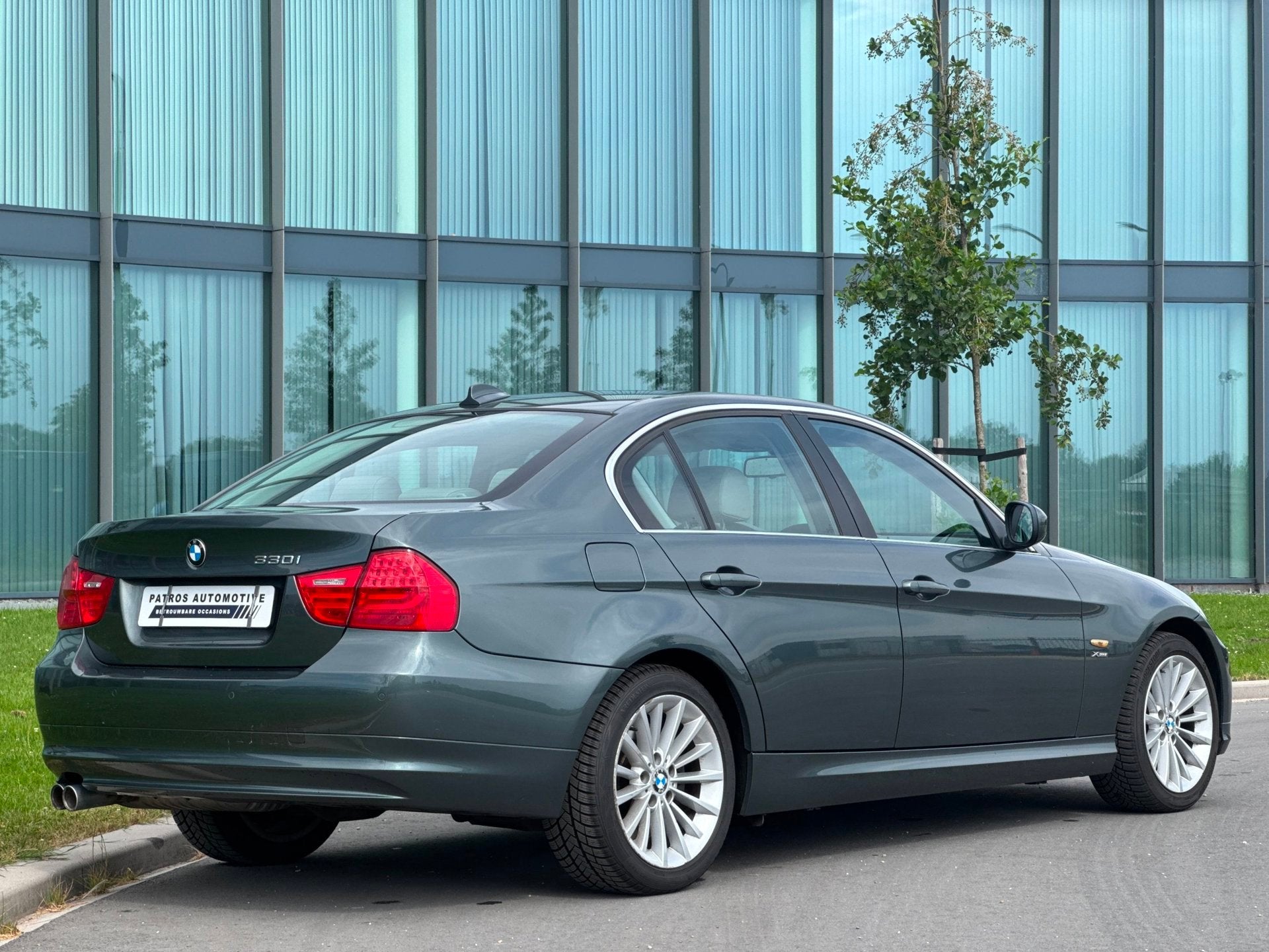 BMW 3-serie 330i xDrive // 272PK // Automaat // Schuifdak //, Auto's, BMW, Automaat, Euro 5, Beige, 2996 cc