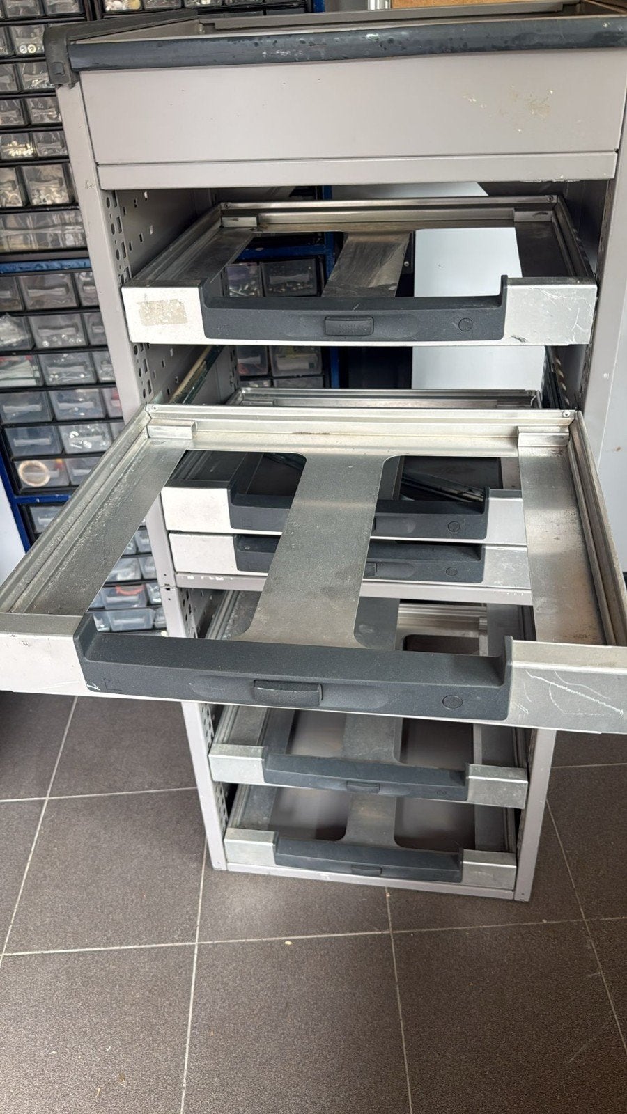 Gereedschap Stellingkast, Ophalen, Gebruikt