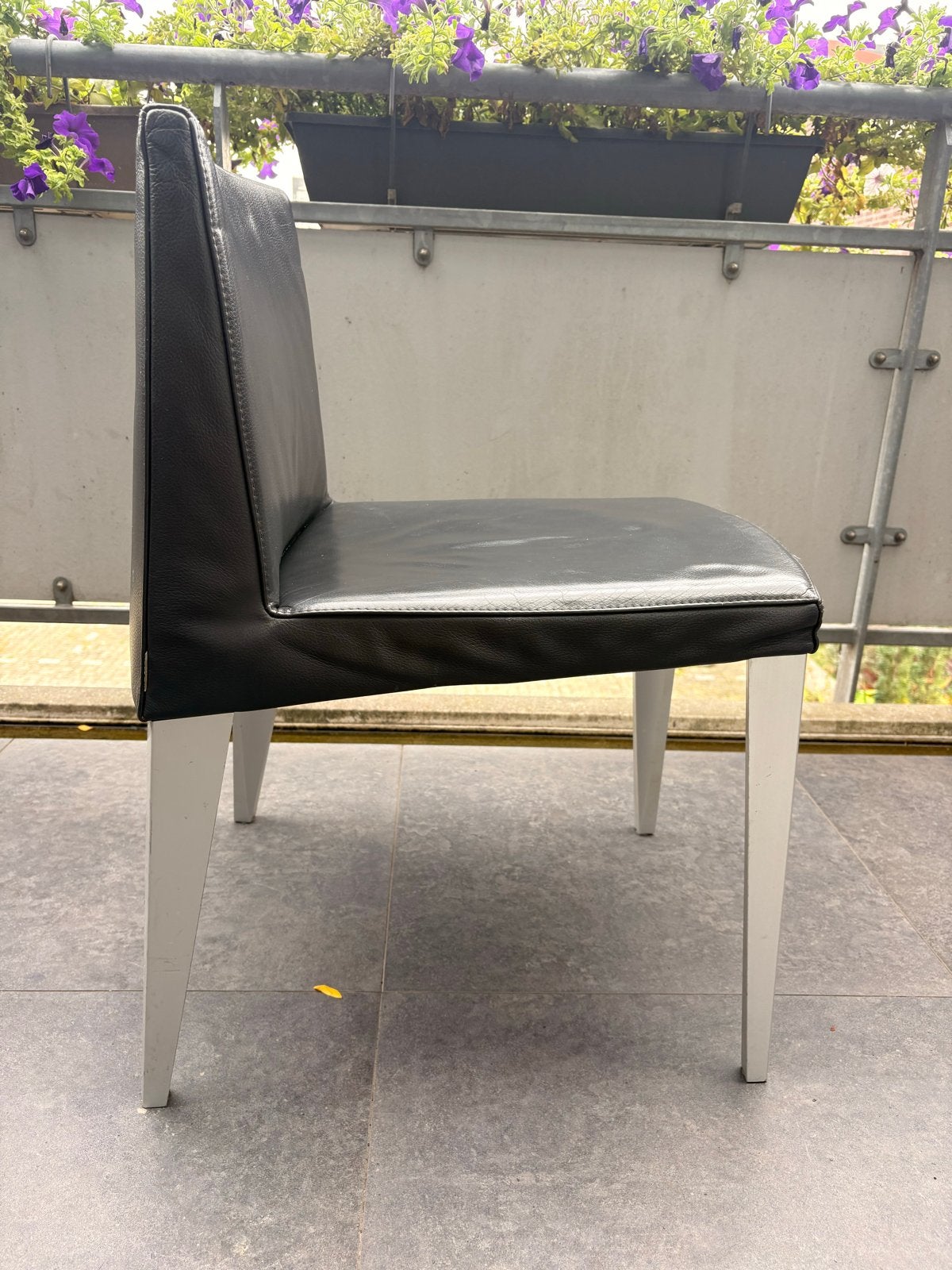 6x Team by Wellis eetkamerstoelen - Antraciet kalfsleer, Huis en Inrichting, Stoelen, Ophalen, Modern design, Gebruikt, Leer