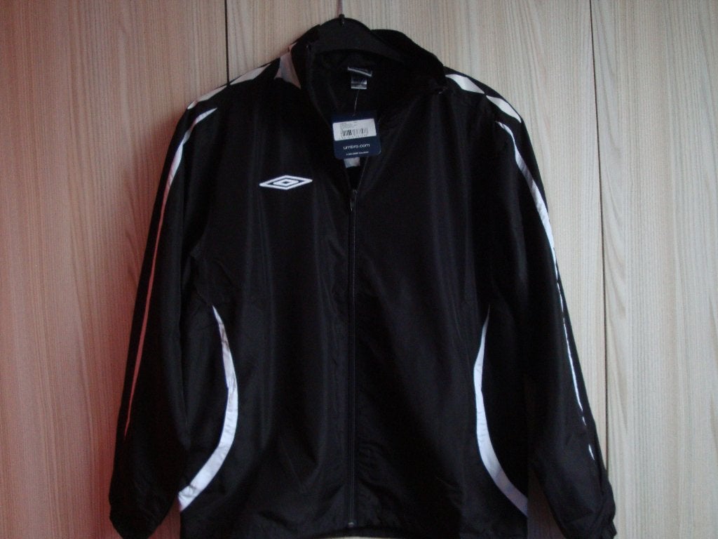 Maat 152. Nieuw zwart UMBRO sport / zomer jack., Kinderen en Baby's, Kinderkleding | Maat 152, Umbro, Ophalen of Verzenden, Jongen