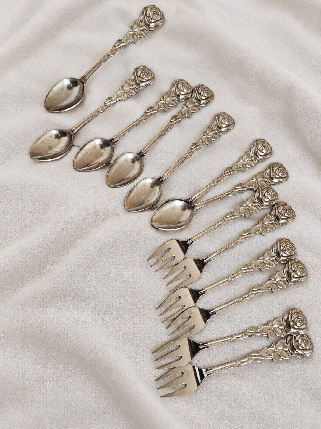 Vintage bestekset met rozen – 6 vorkjes en 7 lepeltjes, Ophalen of Verzenden