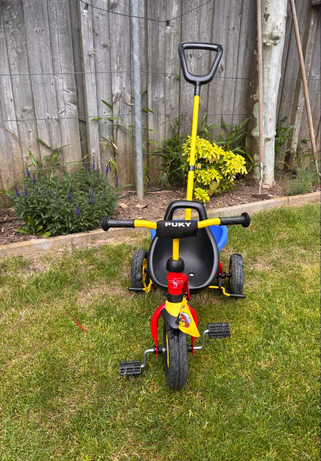 Puky driewieler met duwstang en kiepbakje, Fietsen en Brommers, Ophalen, Gebruikt, Terugtraprem, Duwstang