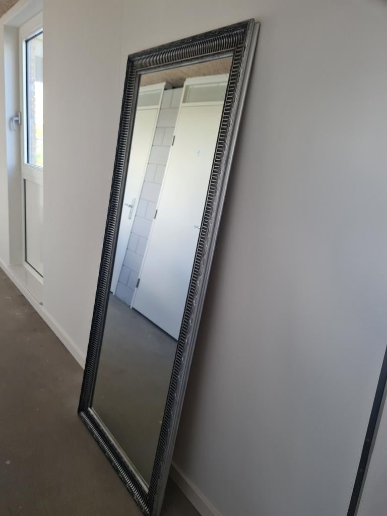 Grote spiegel! Metalen lijst. Hoog 180/ Breed 77 CM, Huis en Inrichting, Woonaccessoires | Spiegels, Ophalen, Zo goed als nieuw