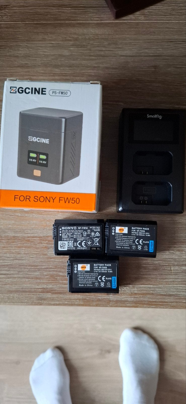ZGCINE Oplader met 3 accu's voor Sony FW50, Gebruikt, Ophalen of Verzenden, Accu, Geschikt voor twee batterijen