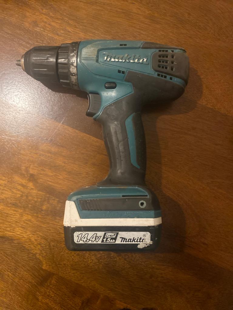 Makita 14.4V Accuboormachine met lader, Doe-het-zelf en Verbouw, Gereedschap | Boormachines, Ophalen, Gebruikt, Minder dan 400 watt