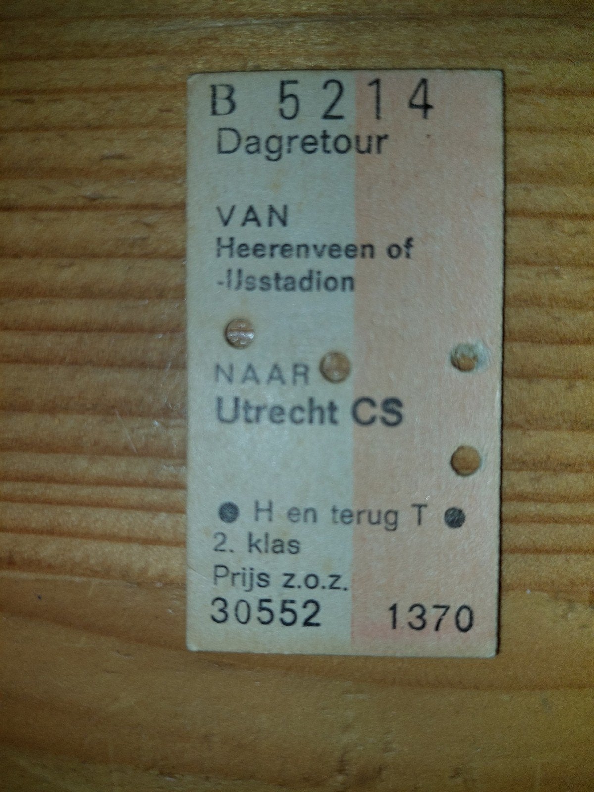 Kartonnen treinkaartje 27-05-1980 met stempels en knipgaten, Ophalen of Verzenden, Zo goed als nieuw, Trein, Overige typen