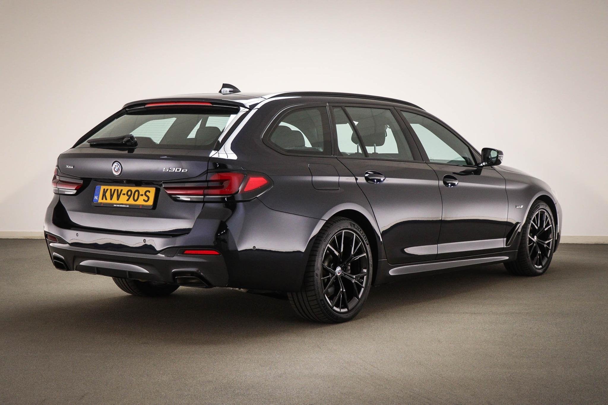 BMW 5-serie Touring 530e xDrive M-Sport | LEDER | STOELVERWA, Auto's, Gebruikt, 4 cilinders, Zwart, Plug-in hybride