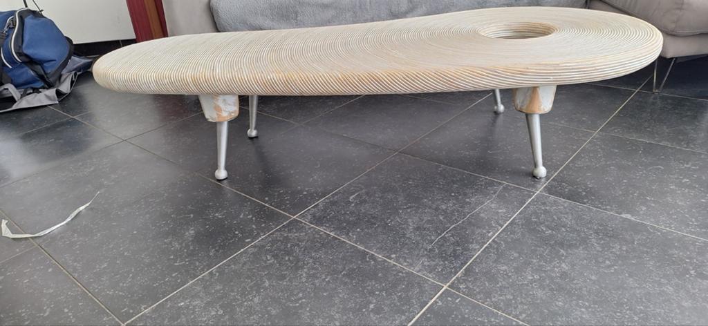 Design salontafel van Clayton Tugonon - Organische vorm, Huis en Inrichting, Overige materialen, Gebruikt, Design, Organisch, 150 tot 200 cm