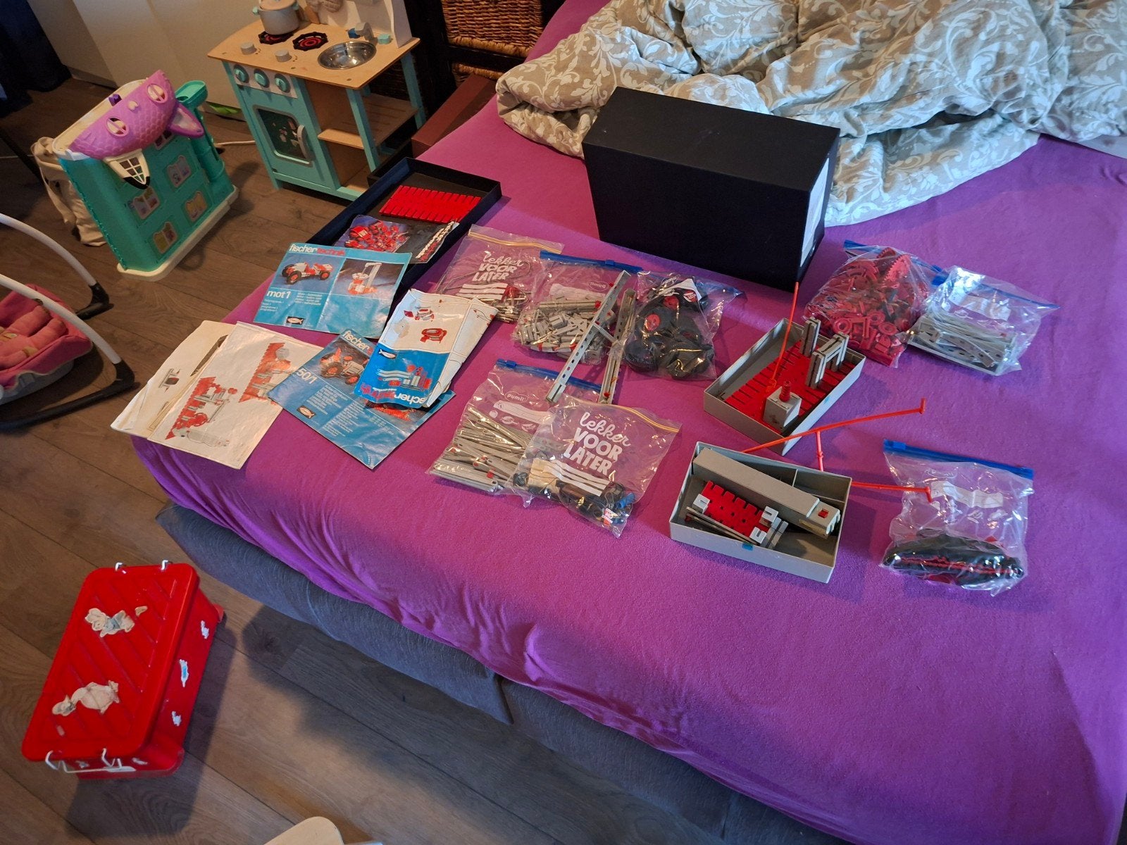 Fischertechnik set - Bomvolle schoenendoos met onderdelen, Gebruikt, Fischertechnik GmbH, Klaus-Fischer-Straße 1, 72178 Waldachtal, Duitsland