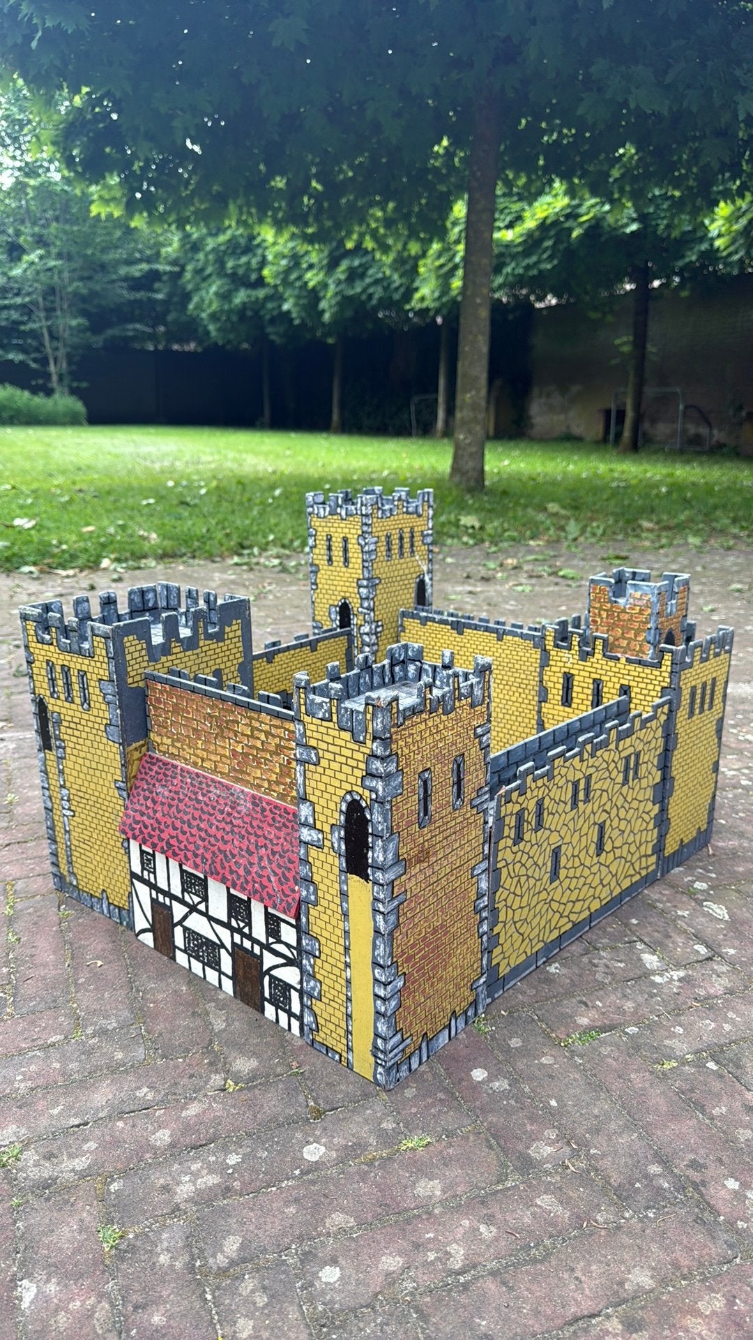 Hout en hadgeschilderd kasteel, Ophalen of Verzenden, Gebruikt, Overige typen