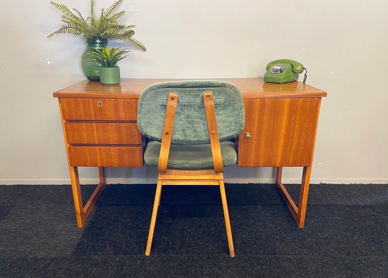 Vintage bureautje jaren 60/70 retro design teak buro, Ophalen, Gebruikt, Hout, Vintage