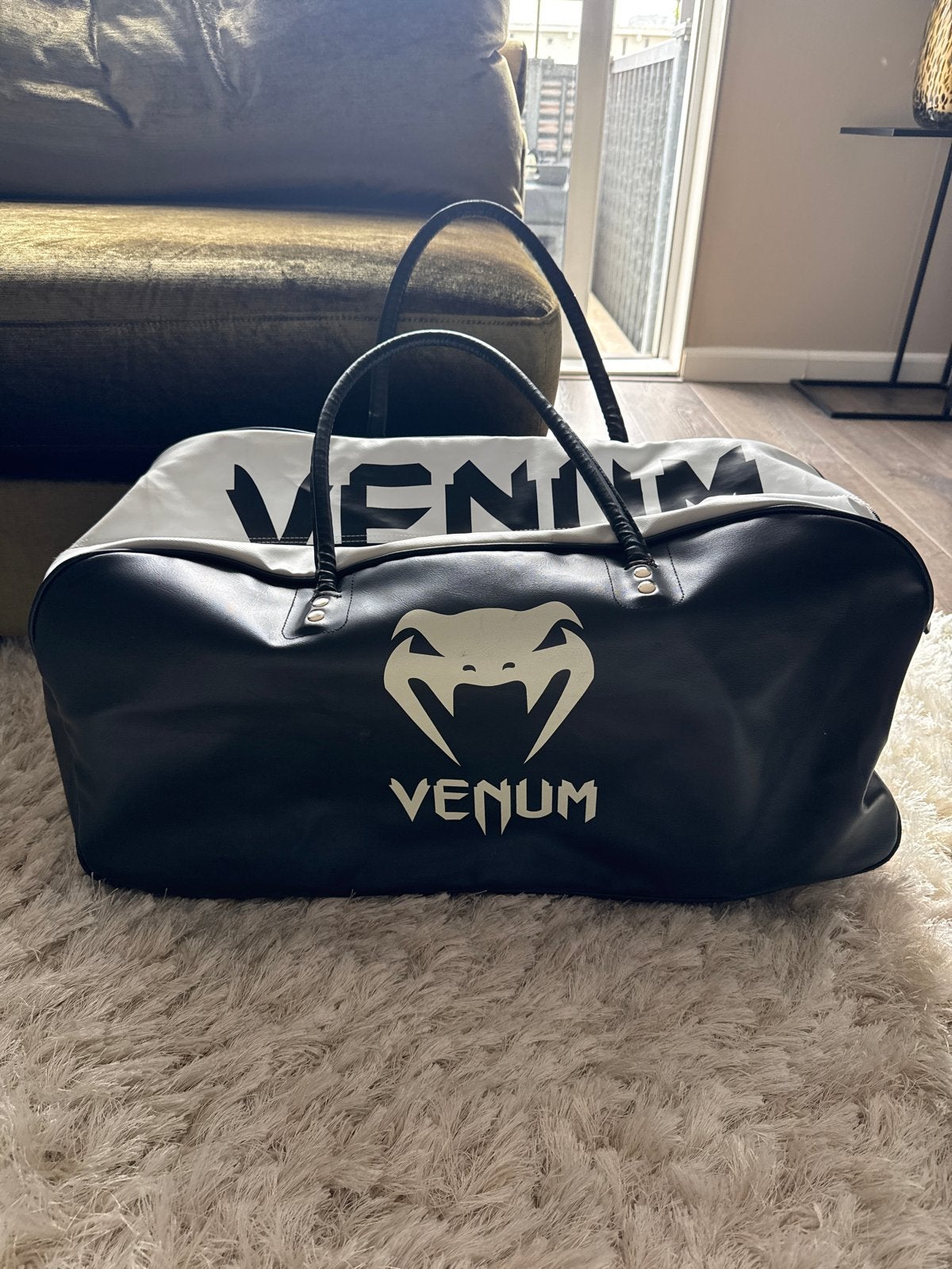 Venum sporttas zwart/wit, Ophalen, Gebruikt, 20 tot 30 cm, Zwart