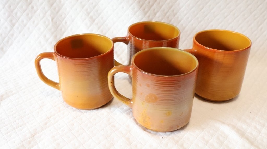 Vintage arcopal Volcan mokken, Huis en Inrichting, Keuken | Servies, Gebruikt, Ophalen of Verzenden, Glas, Overige stijlen