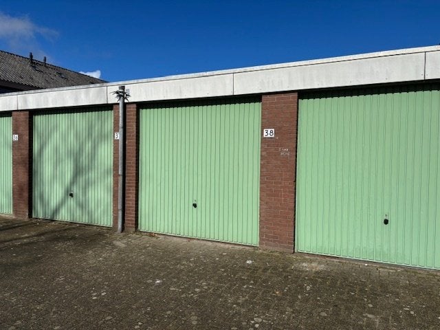 TE HUUR Grote Garagebox met ELECTRA in Zoetermeer, Facet Vastgoed, Info@facetvastgoed.nl, Stephensonstraat 45