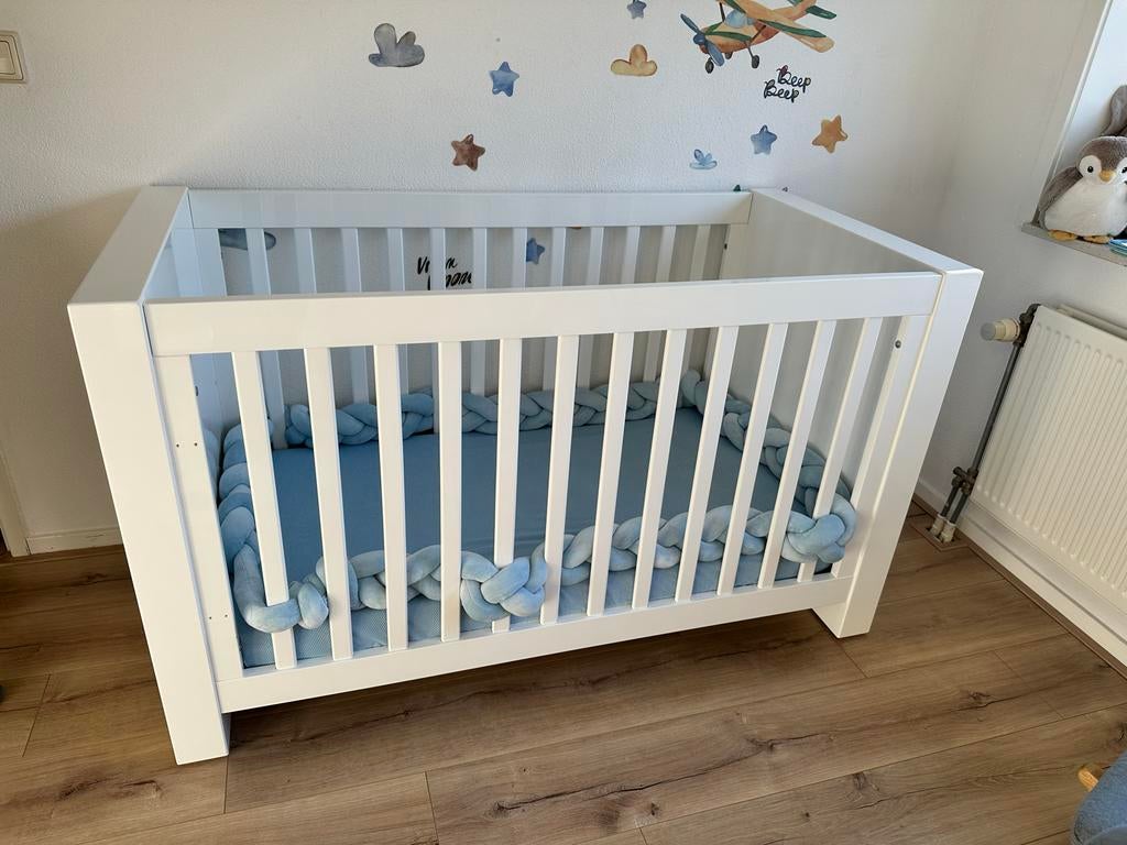 Kidsmill Alaska Hoogglans Babybed Wit 60 x 120 cm, Kinderen en Baby's, Babywiegjes en Ledikanten, Ophalen, Gebruikt, Ledikant