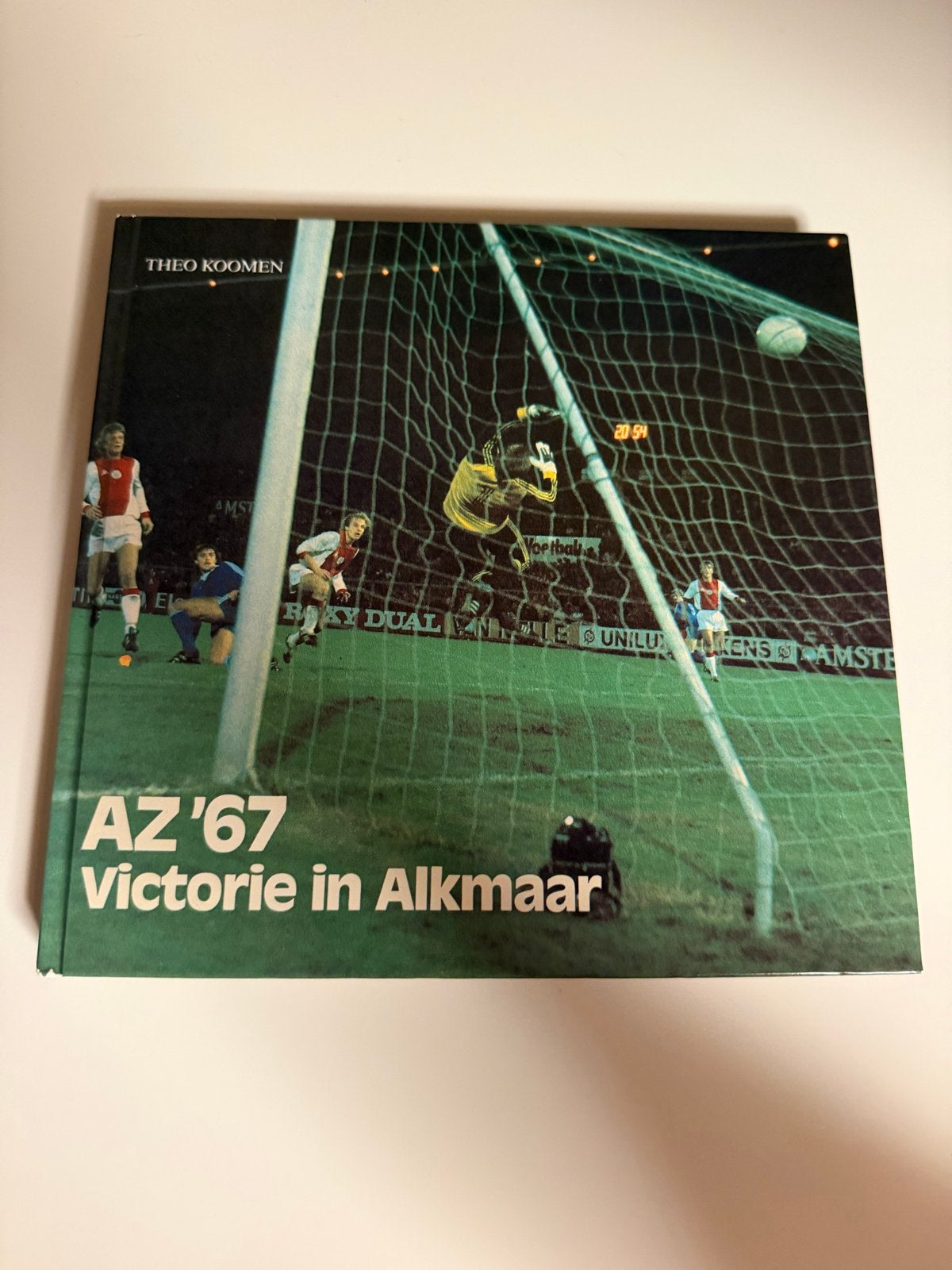 AZ '67 Victorie in Alkmaar - Hardcover Boek, Ophalen of Verzenden, Zo goed als nieuw, Balsport