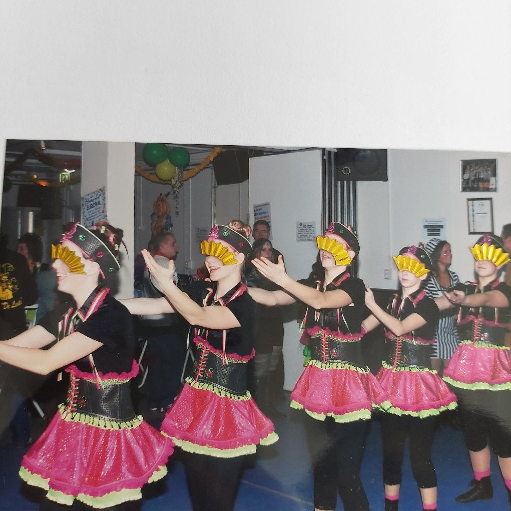 7 kleurrijke carnaval/theater costuums, Ophalen, Zo goed als nieuw, Pak of Jurk