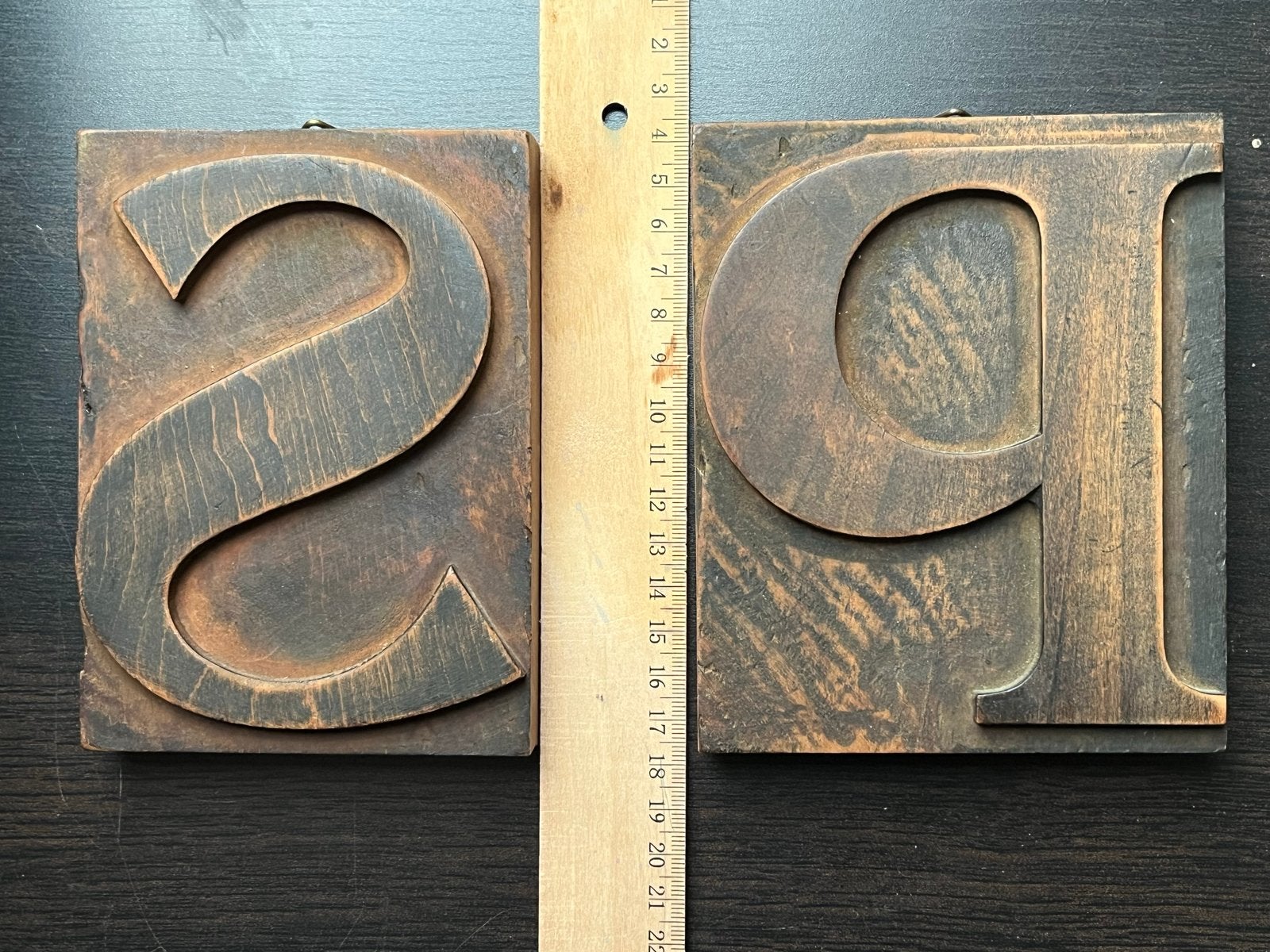 Houten drukletters P en S - Vintage typografie, Antiek en Kunst, Antiek | Overige Antiek, Ophalen of Verzenden