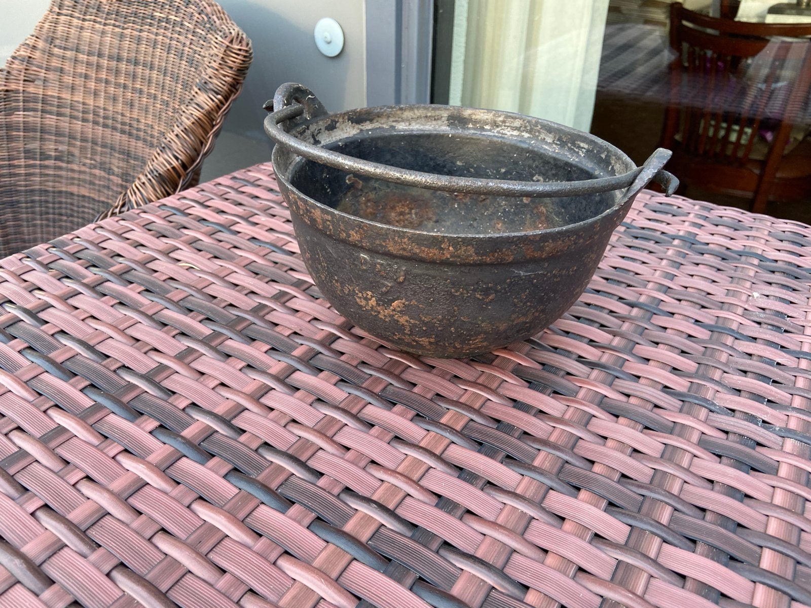 Antieke gietijzeren pot met handvat DRU, Ophalen of Verzenden