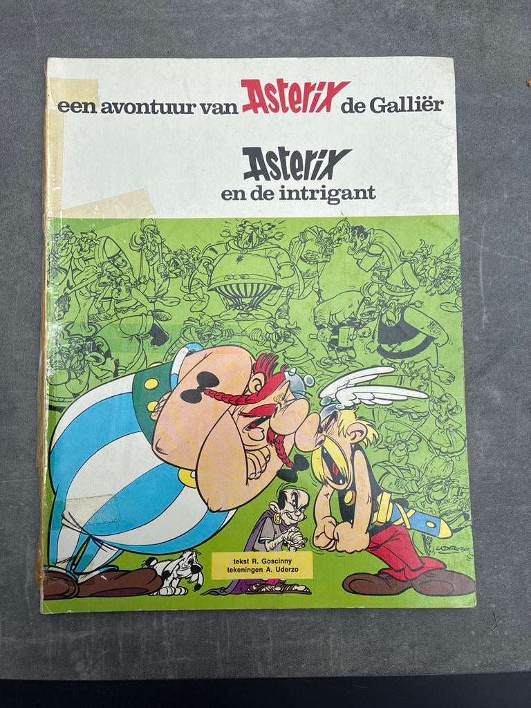 Asterix en de intrigant - Klassiek stripboek, Eén stripboek, Ophalen of Verzenden, Zo goed als nieuw