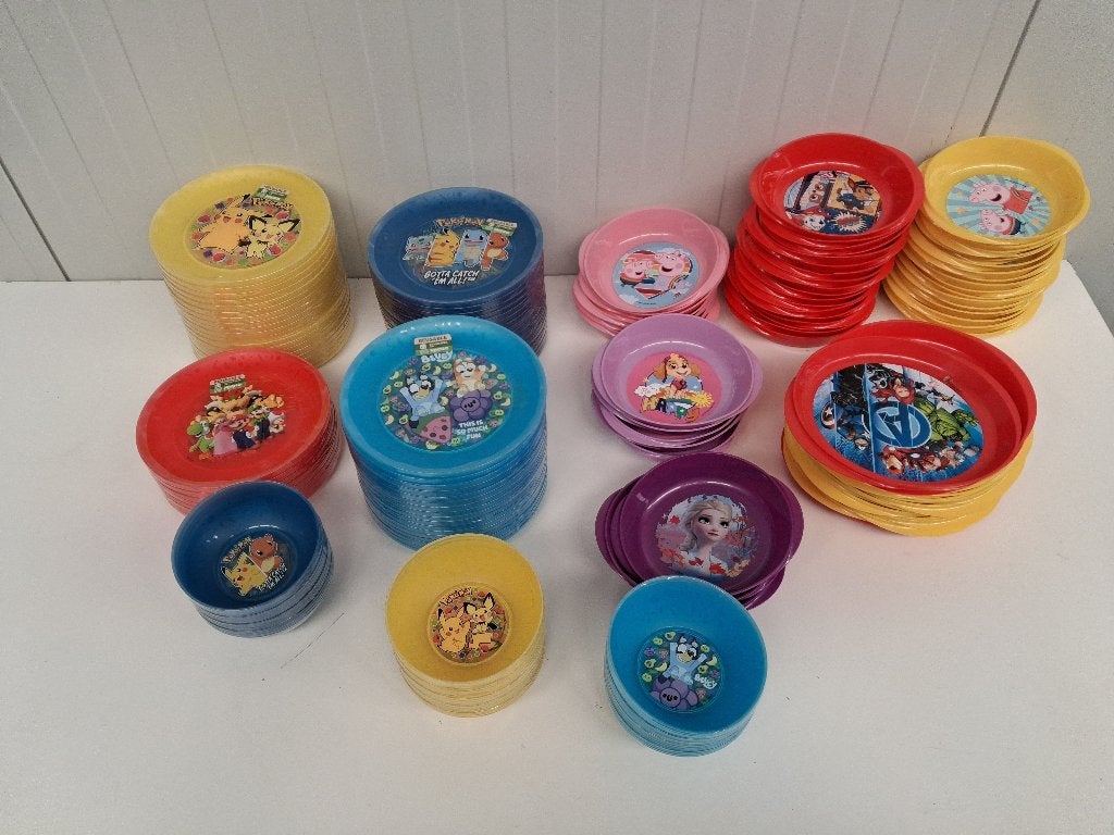 Grote partij 160 stuks kinderservies Disney Pokémon e.a., Diversen, Rommelmarktspullen, Nieuw, Ophalen of Verzenden
