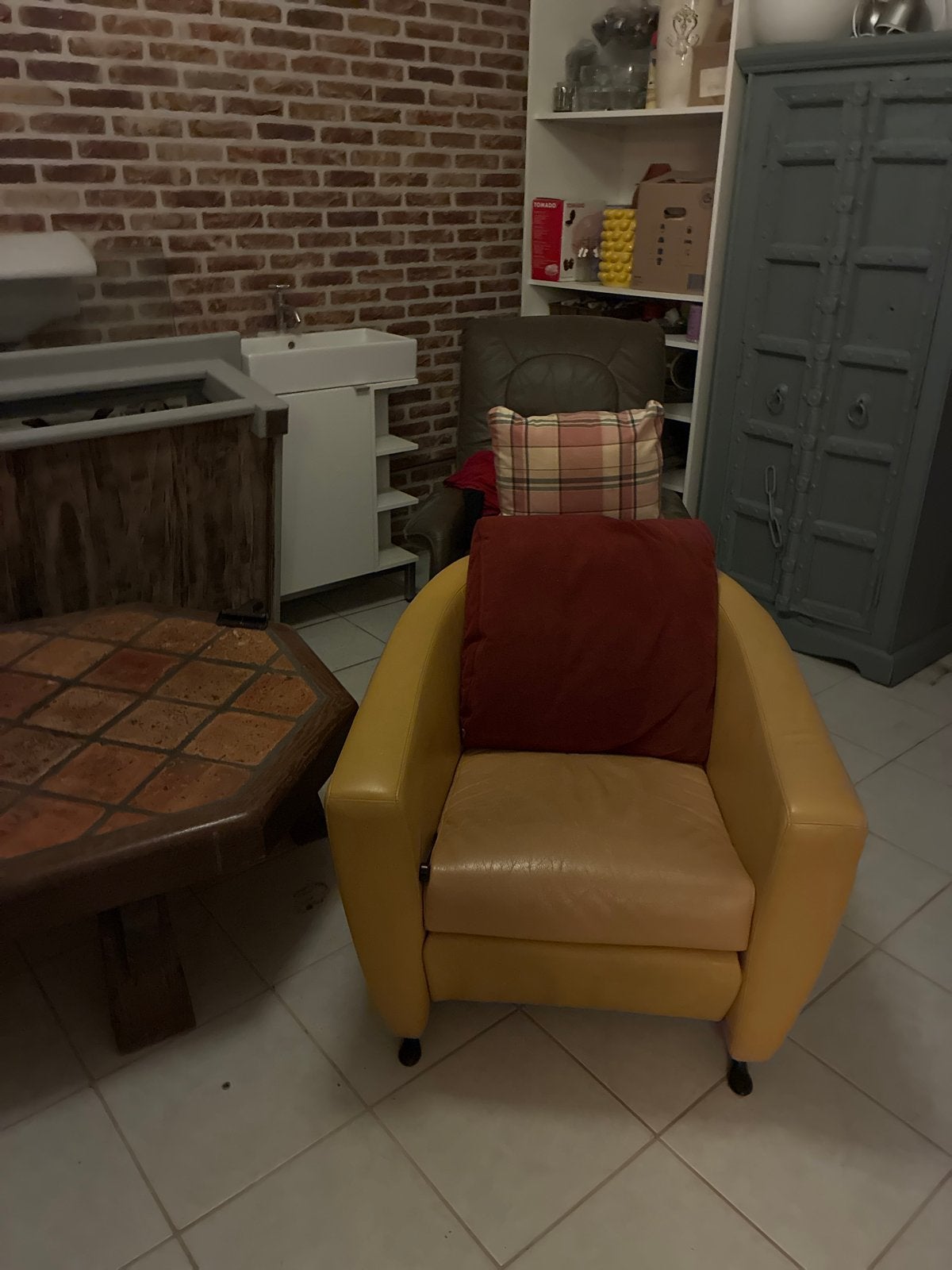 Comfortabele gele fauteuil - Leer, Ophalen, Gebruikt, Minder dan 75 cm, Leer