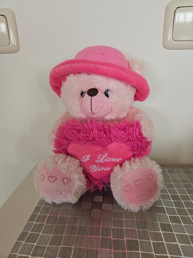 Roze teddybeer met hoed en 'I Love You' hart, Kinderen en Baby's, Speelgoed | Knuffels en Pluche, Beer, Ophalen of Verzenden, Zo goed als nieuw