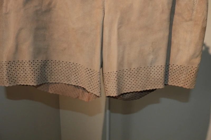 Marccain suede/leren korte short open werkje bruin beige M, Maat 38/40 (M), Kort, Verzenden, Beige