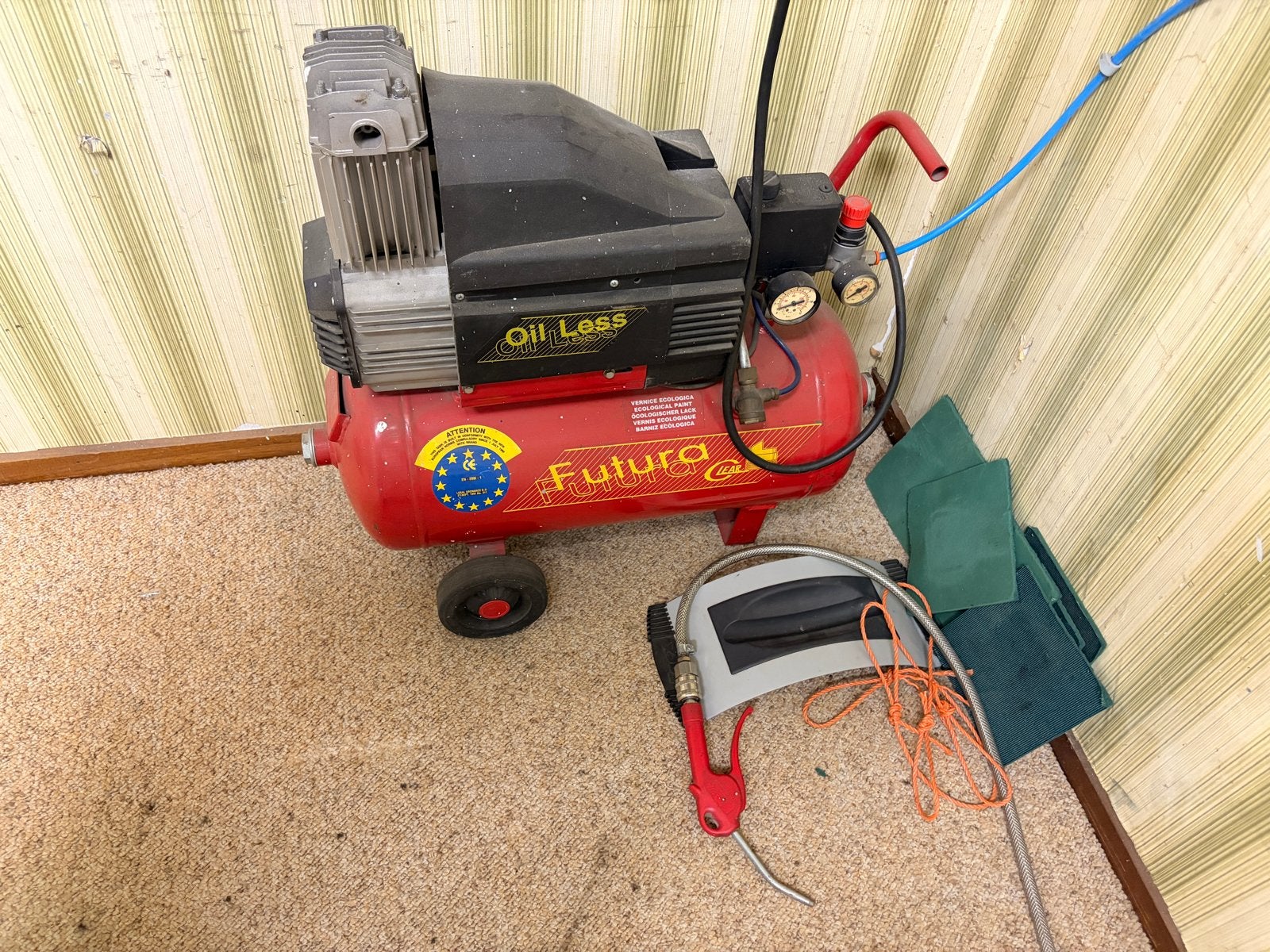 Futura Compressoren Oil Less Compressor, Doe-het-zelf en Verbouw, Ophalen, Gebruikt, 6 tot 10 bar, Minder dan 200 liter/min